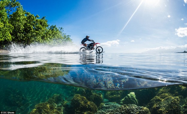 2B0E0F5D00000578-0-image-a-48_1438566872374 moto