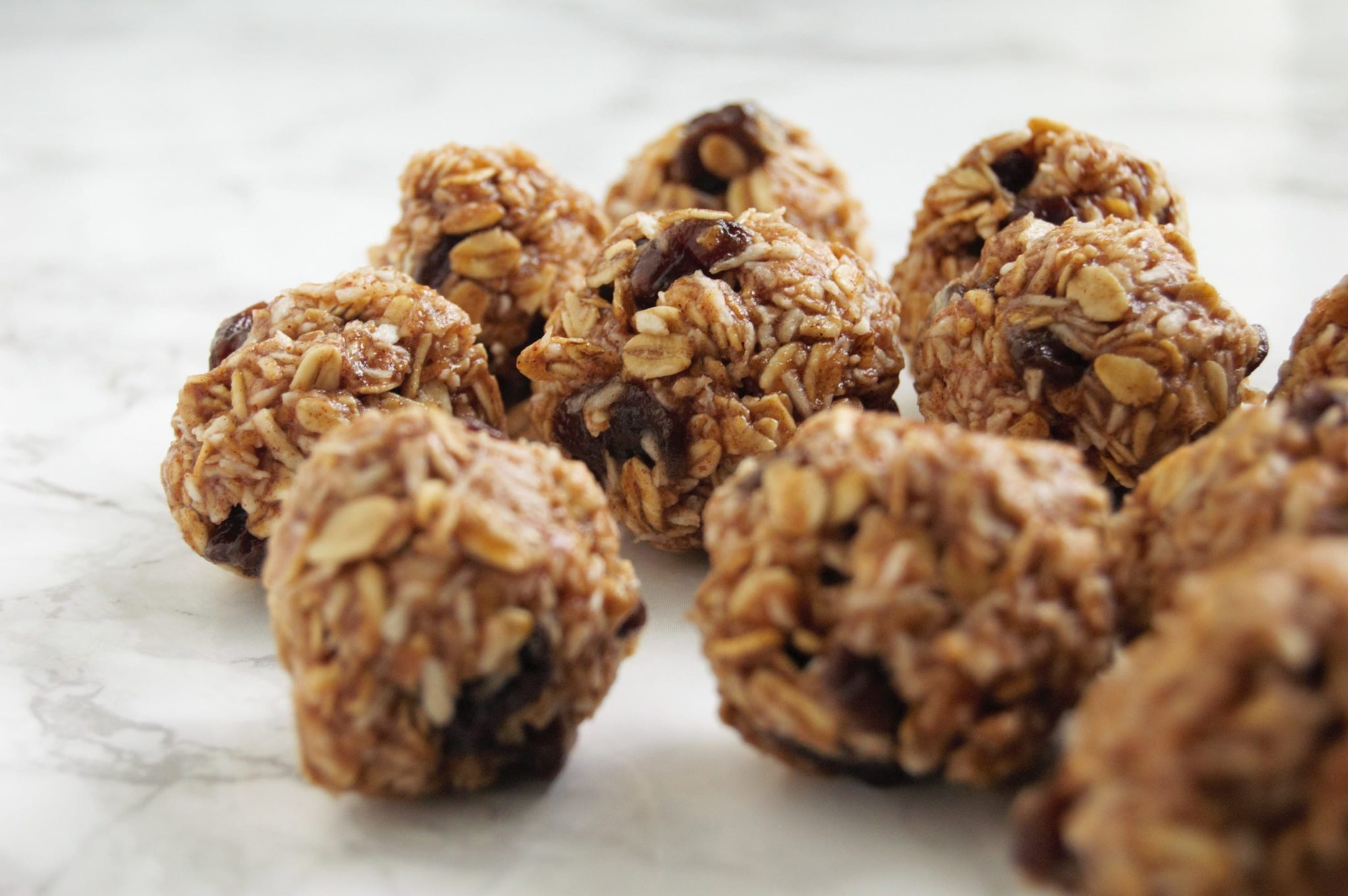 Oatmeal-Cookie-Energy-Balls