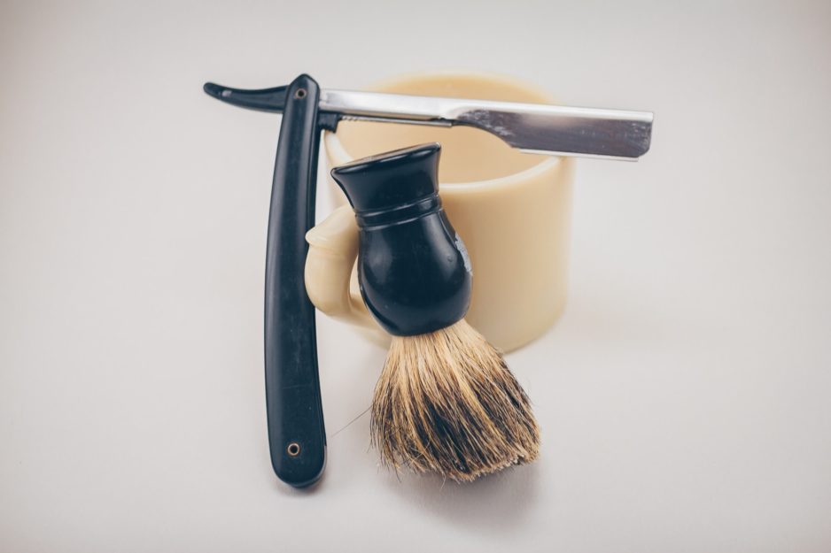 barber-brush-container-995300